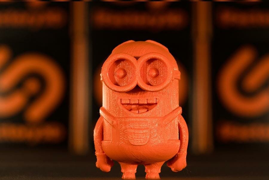 3D gedruckter Minion aus orangem PETG.