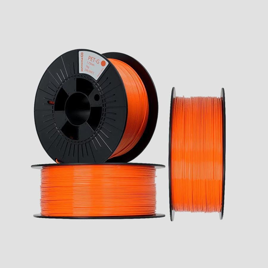 Hier sehen Sie die PETG Filament Rollen in orange zu je 1 kg, im 3x Bundle Angebot.