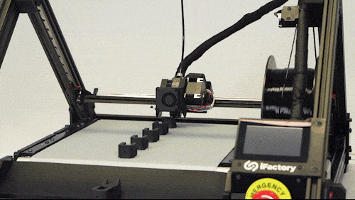 In diesem Gif sehen sie in welcher Geschwindigkeit der One Pro 3D Drucker in Serie druckt.