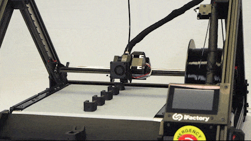 Serial production of small black components on the One Pro 3D belt printer