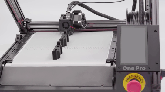 3D belt printer performing serial production, long object printing and printing complex geometries like overhangs without support